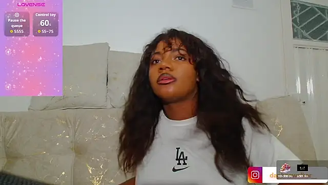 Daphnewalker   online show from 10/01/25, 03:01