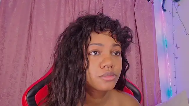 Daphnewalker   online show from 12/18/25, 11:27