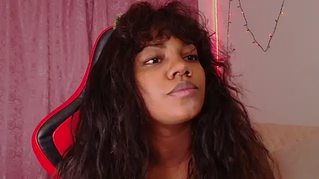 Daphnewalker   online show from 12/20/25, 11:12