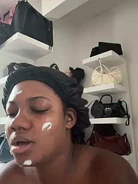 Daphnewalker   online show from 04/15/26, 01:51