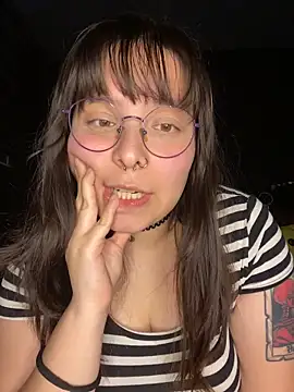 Snapshot of Solo_yoss chatting on 12/18/25, 07:03 Solo yoss online show from 12/18/25, 07:03