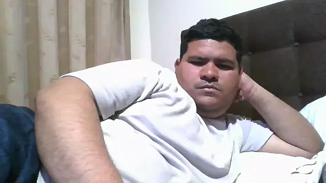 Snapshot of oscarshow24 chatting on 09/20/25, 11:17 oscarshow24 online show from 09/20/25, 11:17