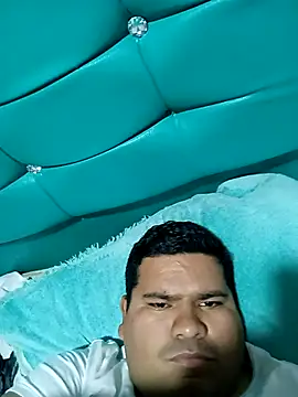 Snapshot of oscarshow24 chatting on 12/17/25, 12:16 oscarshow24 online show from 12/17/25, 12:16