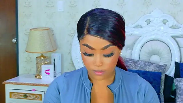 TianahGlow online show from 10/31/25, 09:05