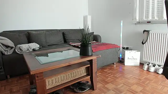 Snapshot of molicaremolicare chatting on 11/13/25, 10:36 molicaremolicare online show from 11/13/25, 10:36