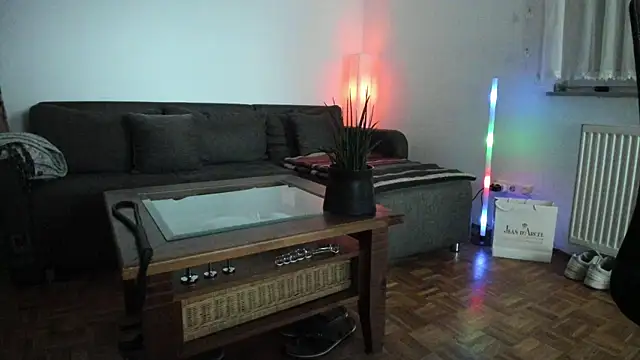 Snapshot of molicaremolicare chatting on 11/26/25, 01:01 molicaremolicare online show from 11/26/25, 01:01