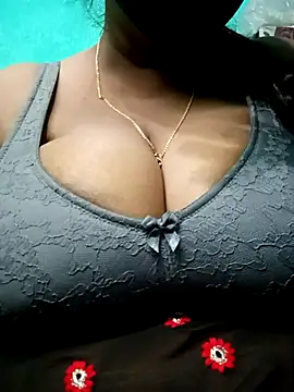 Snapshot of SX-JUHI chatting on 03/08/25, 12:44 SX-JUHI online show from 03/08/25, 12:44