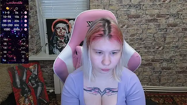 Snapshot of Little_kitsune1707 chatting on 11/23/25, 07:19 Little kitsune1707 online show from 11/23/25, 07:19