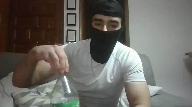 Snapshot of ESCOMOFUC chatting on 02/20/25, 09:09 ESCOMOFUC online show from 02/20/25, 09:09