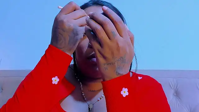 Snapshot of emma_purple_ chatting on 03/17/25, 06:32 emma purple online show from 03/17/25, 06:32