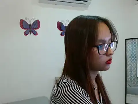 Emilybateee online show from 03/08/25, 09:51