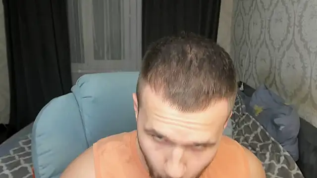 Snapshot of Vladik_b chatting on 02/12/25, 07:02 Vladik b online show from 02/12/25, 07:02