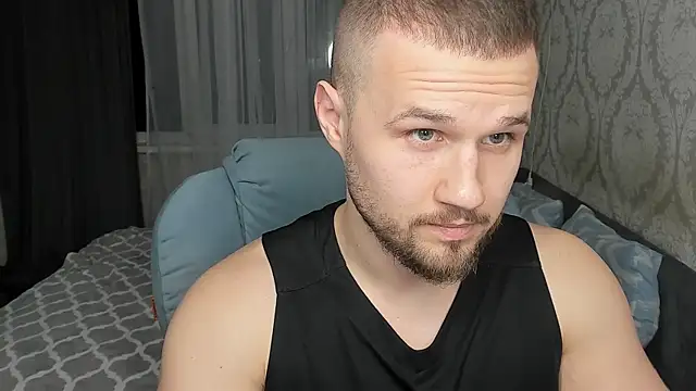 Snapshot of Vladik_b chatting on 02/19/25, 06:21 Vladik b online show from 02/19/25, 06:21