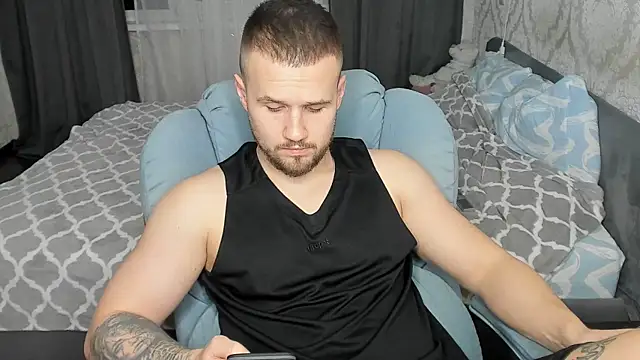 Snapshot of Vladik_b chatting on 02/19/25, 09:25 Vladik b online show from 02/19/25, 09:25