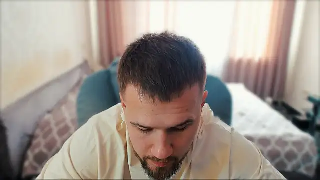 Snapshot of Vladik_b chatting on 03/02/26, 12:12 Vladik b online show from 03/02/26, 12:12