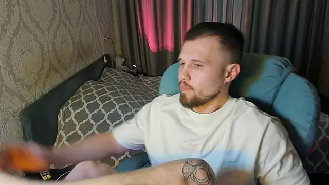 Snapshot of Vladik_b chatting on 03/06/26, 06:26 Vladik b online show from 03/06/26, 06:26