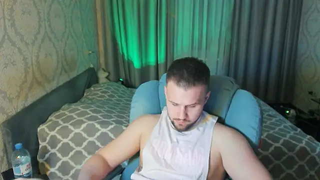 Snapshot of Vladik_b chatting on 03/23/26, 06:01 Vladik b online show from 03/23/26, 06:01