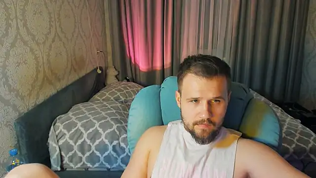 Snapshot of Vladik_b chatting on 04/08/26, 05:24 Vladik b online show from 04/08/26, 05:24