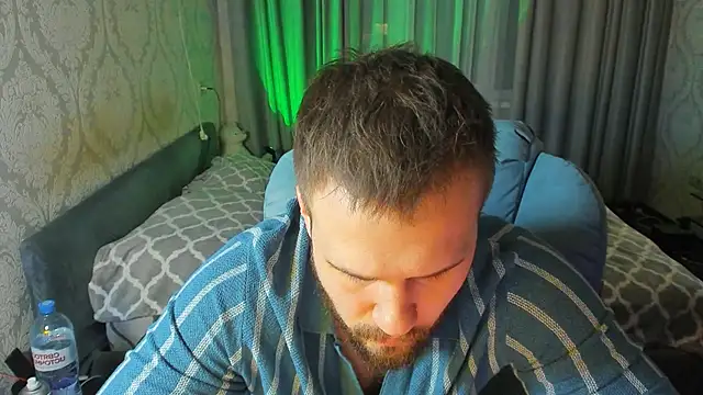 Snapshot of Vladik_b chatting on 04/09/26, 06:13 Vladik b online show from 04/09/26, 06:13