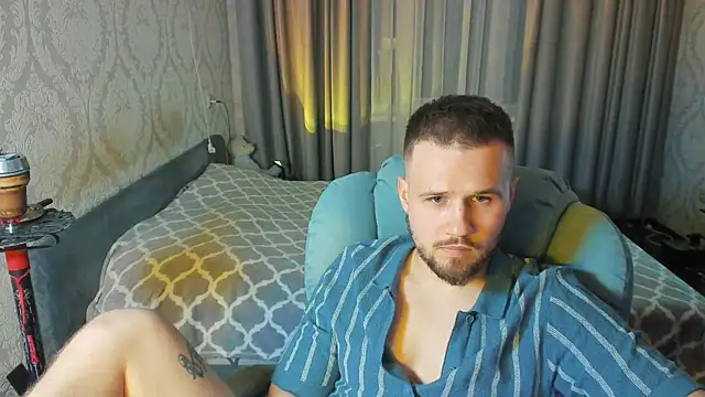 Snapshot of Vladik_b chatting on 04/13/26, 05:29 Vladik b online show from 04/13/26, 05:29