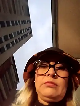 CandieGilson   online show from 11/18/25, 10:41