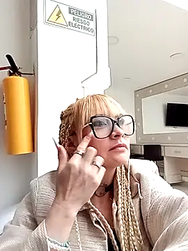 CandieGilson   online show from 12/02/25, 12:43