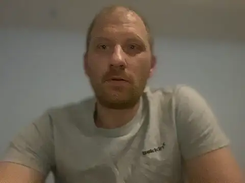 Snapshot of Krzysiekg123 chatting on 02/11/25, 04:24 Krzysiekg123 online show from 02/11/25, 04:24