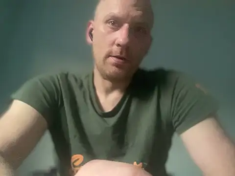 Snapshot of Krzysiekg123 chatting on 02/22/25, 05:55 Krzysiekg123 online show from 02/22/25, 05:55