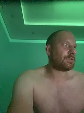 Snapshot of Krzysiekg123 chatting on 10/17/25, 10:23 Krzysiekg123 online show from 10/17/25, 10:23