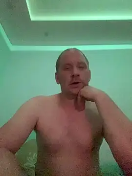 Krzysiekg123 online show from 01/15/26, 04:44