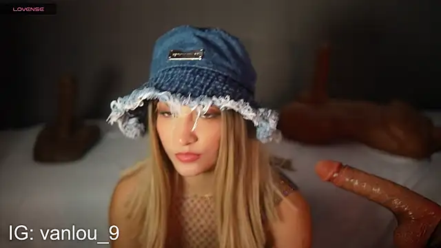 Snapshot of Vaniluu_9 chatting on 11/19/25, 11:38 Vaniluu 9 online show from 11/19/25, 11:38