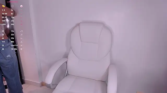 Snapshot of julietaevanns chatting on 03/02/25, 03:34 julietaevanns online show from 03/02/25, 03:34