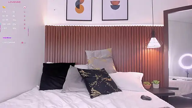 Snapshot of julietaevanns chatting on 03/06/25, 05:46 julietaevanns online show from 03/06/25, 05:46