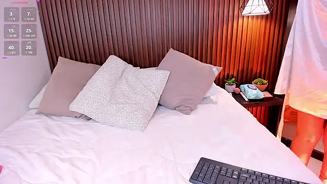 Snapshot of julietaevanns chatting on 02/03/26, 06:40 julietaevanns online show from 02/03/26, 06:40