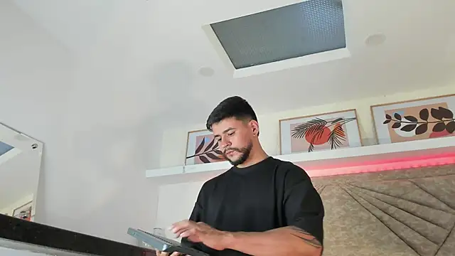 DickGriffith  online show from 02/18/25, 08:03