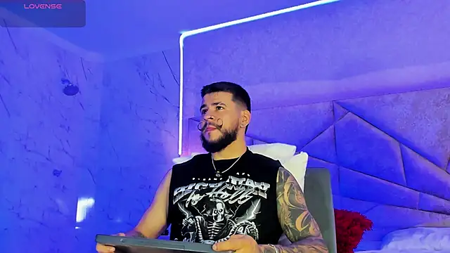 DickGriffith  online show from 12/04/25, 01:42