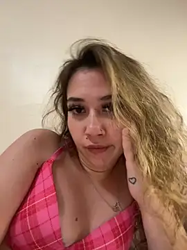 Snapshot of angelicasn0w chatting on 02/11/25, 07:23 angelicasn0w online show from 02/11/25, 07:23