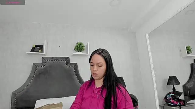 EmiliaRose  online show from 11/27/25, 08:55