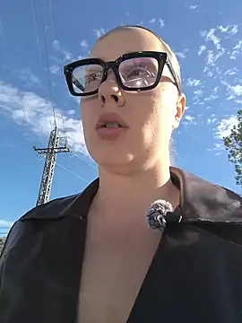 Mona Plus online show from 11/20/25, 01:22