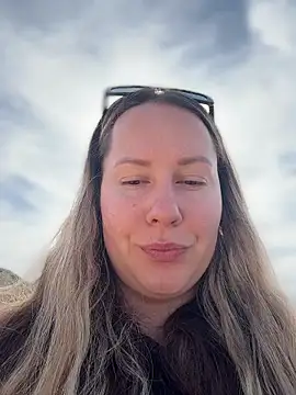 Mona Plus online show from 03/18/26, 09:34