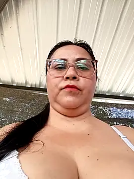 Snapshot of promiscuous-indecent-momm chatting on 03/04/26, 03:18 promiscuous-indecent-momm online show from 03/04/26, 03:18