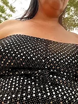 Snapshot of promiscuous-indecent-momm chatting on 03/10/26, 01:27 promiscuous-indecent-momm online show from 03/10/26, 01:27