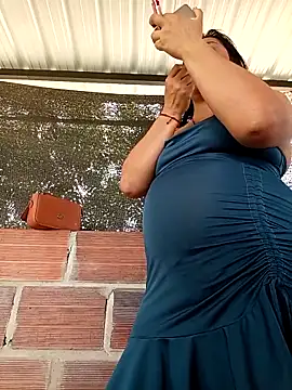 Snapshot of promiscuous-indecent-momm chatting on 04/05/26, 03:42 promiscuous-indecent-momm online show from 04/05/26, 03:42