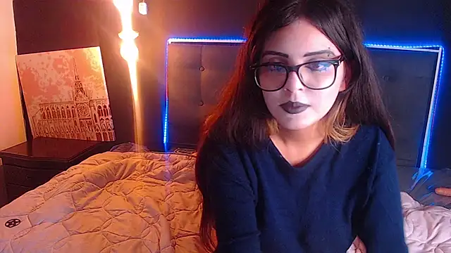 Snapshot of scarleth_shadow chatting on 02/17/25, 04:31 scarleth shadow online show from 02/17/25, 04:31