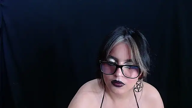 Snapshot of scarleth_shadow chatting on 03/10/25, 01:01 scarleth shadow online show from 03/10/25, 01:01