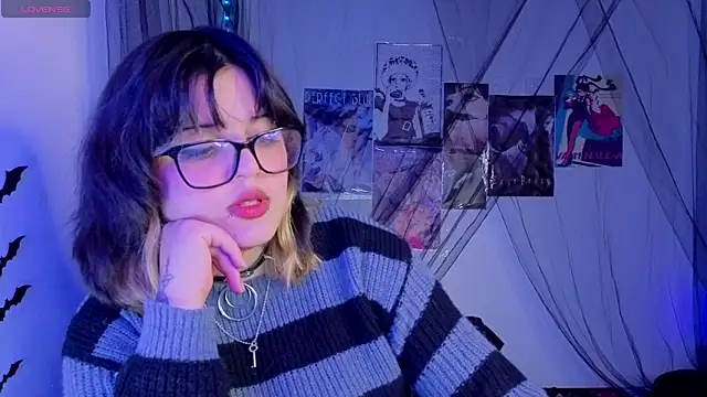 Snapshot of scarleth_shadow chatting on 11/28/25, 12:35 scarleth shadow online show from 11/28/25, 12:35