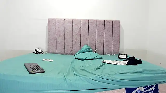 Snapshot of manuel_rey chatting on 02/17/25, 12:54 manuel rey online show from 02/17/25, 12:54