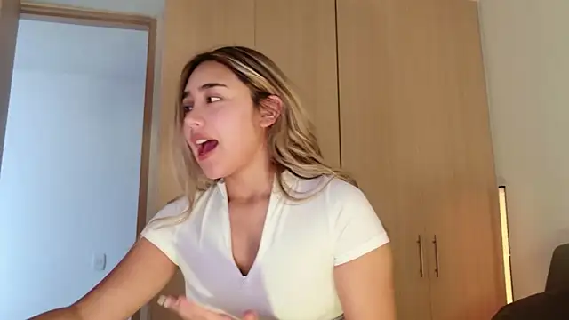 Hornyholly   online show from 05/29/26, 05:11