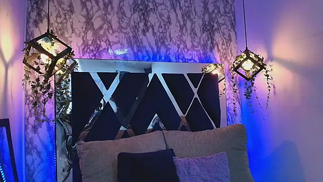 charlotte bluee online show from 11/07/25, 06:19