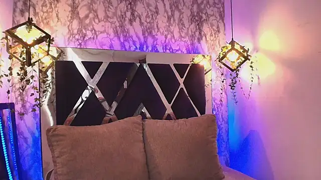 charlotte bluee online show from 11/14/25, 06:39